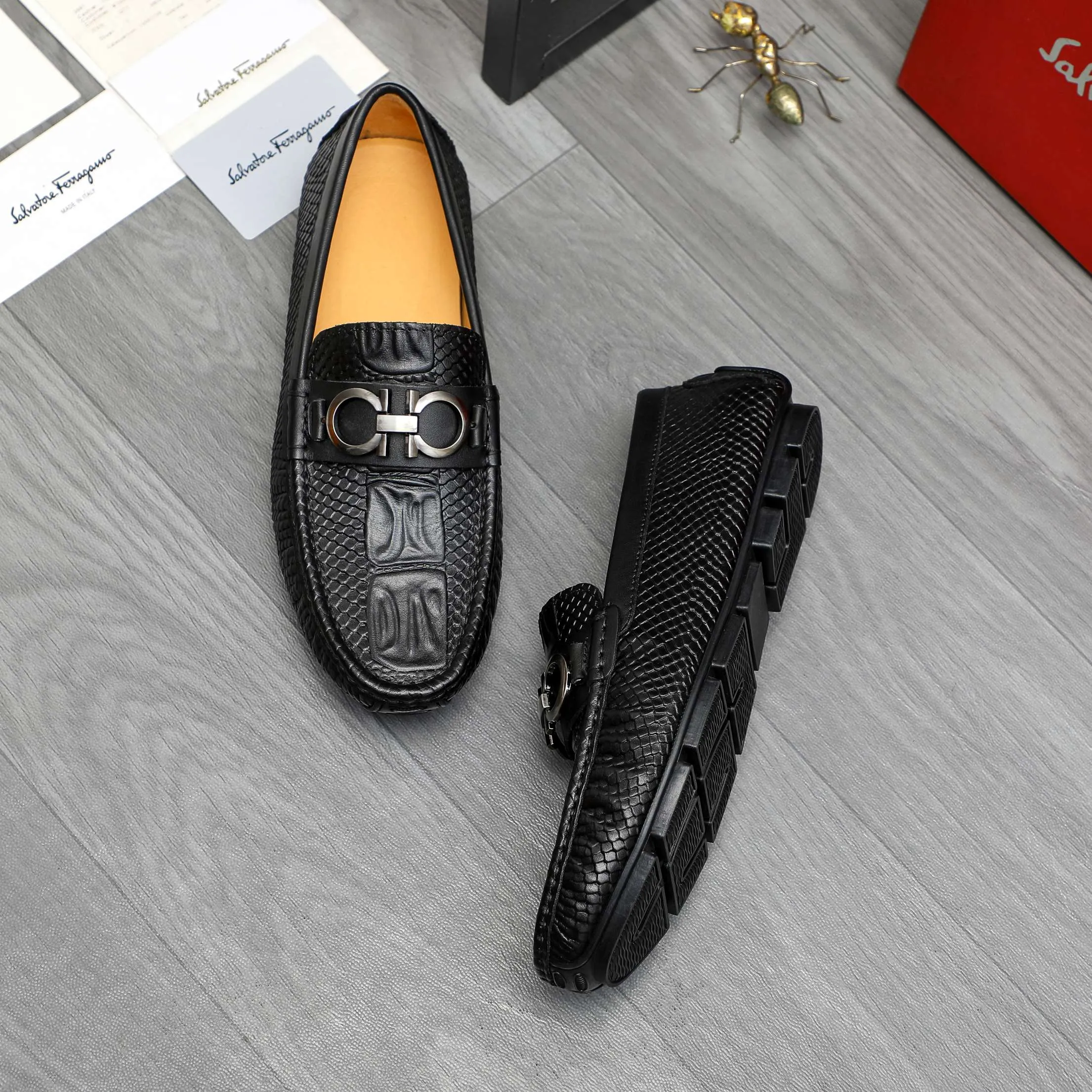 Men's shoes 💰p380 Product trademark: Ferragamo " Ferragamo ] Casual slip-on men's shoes Regular size: 38-45 Product material: Selected embossed cowhide upper, pigskin lining, rubber outsole